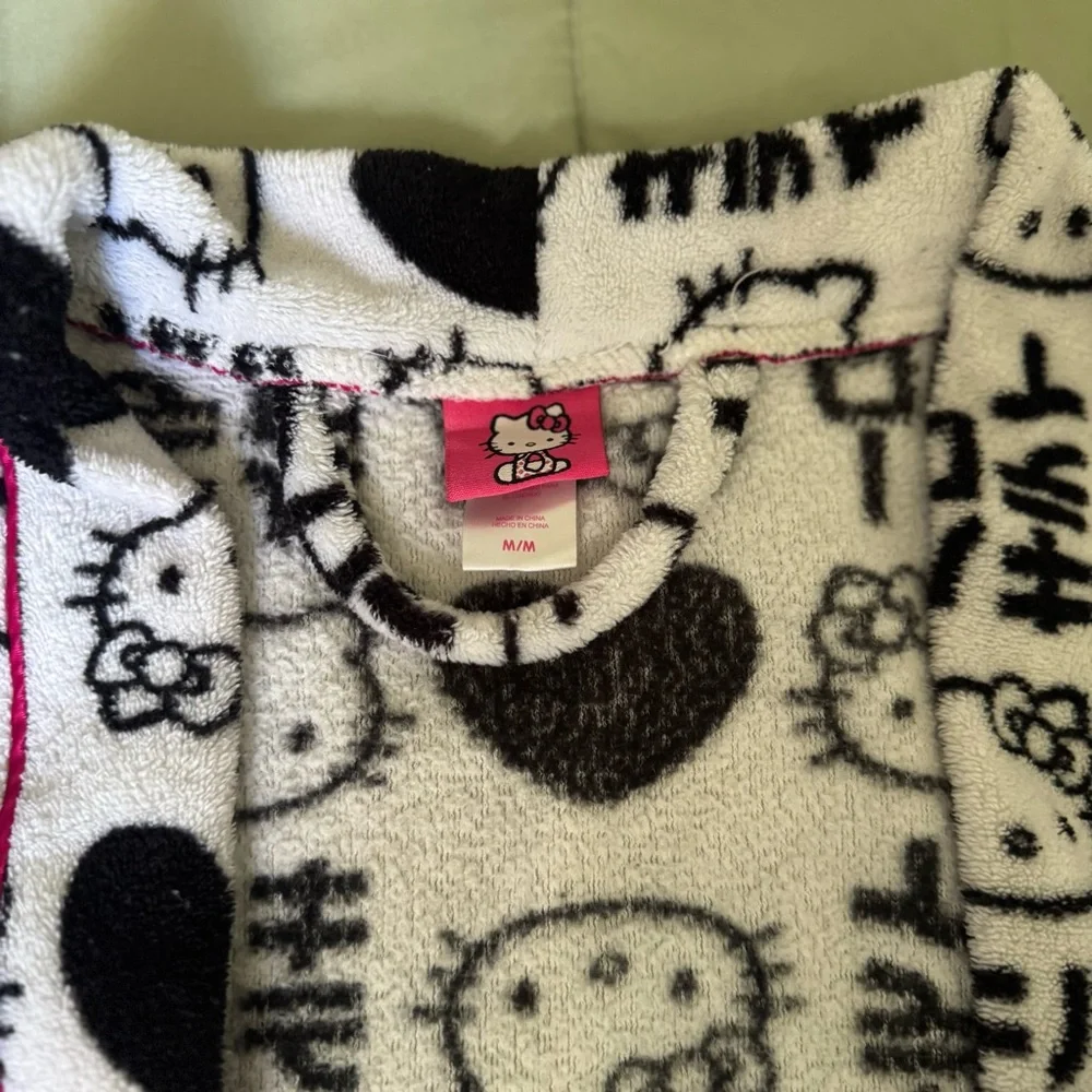 Hello Kitty Robe - Picture 2 of 2